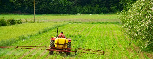 سمپاش پشت تراکتوری